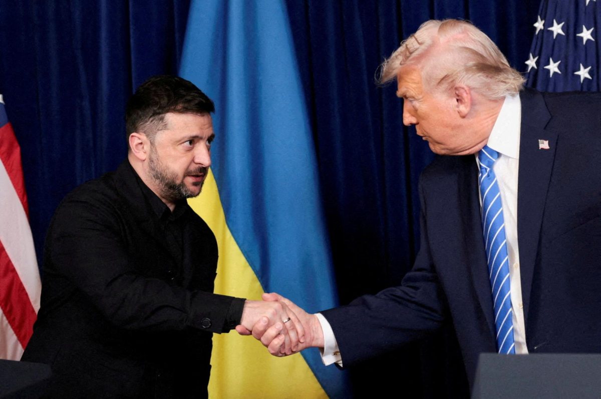 U.S. President Donald Trump and Ukrainian President Volodymyr Zelenskiy shake hands during a press conference after their lunch meeting at Trump?s Mar-a-Lago club. REUTERS/Jonathan Ernst